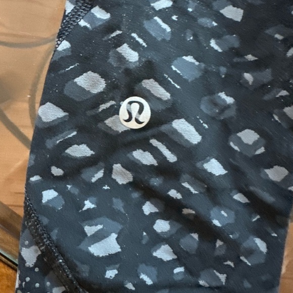 Lululemon scalloped Patterned leggings SZ 4 - Picture 4 of 6